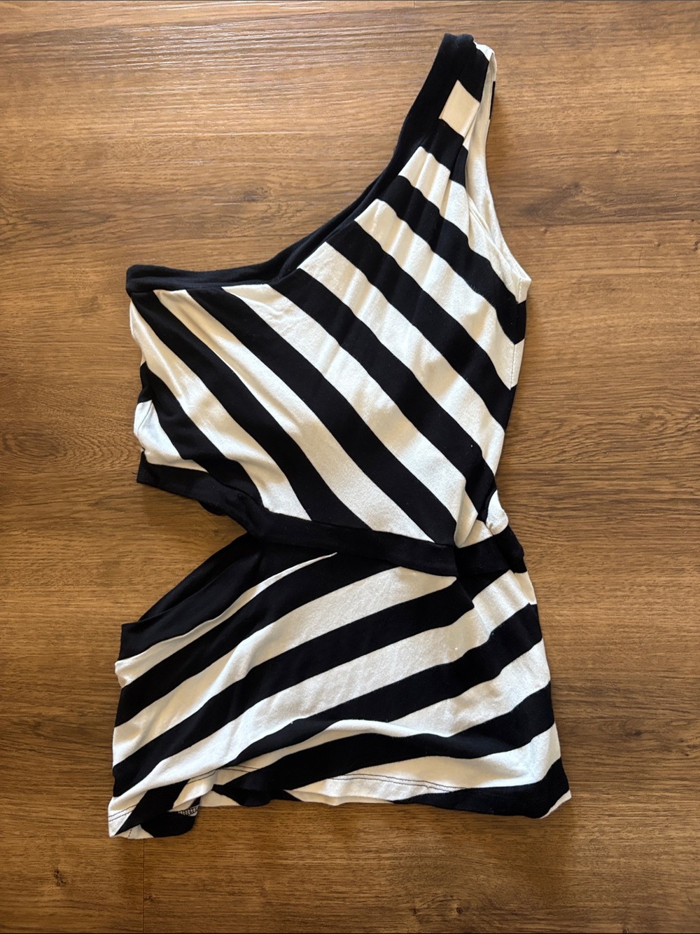 bebe Black & White Asymmetrical One-Shoulder Top